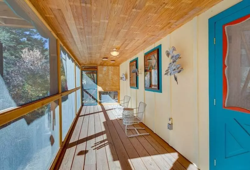 Riverside Retreat W/ Screened Porch: 6 Mi To Taos!