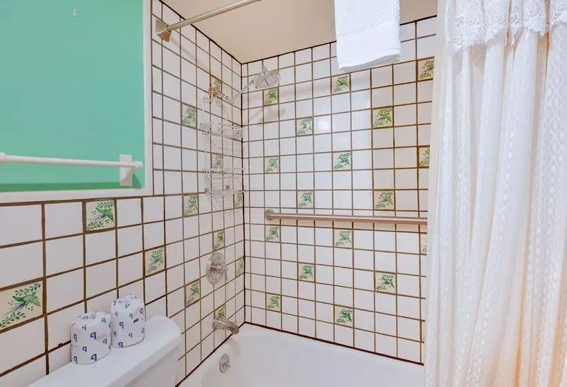 Riverside Retreat W/ Screened Porch: 6 Mi To Taos!