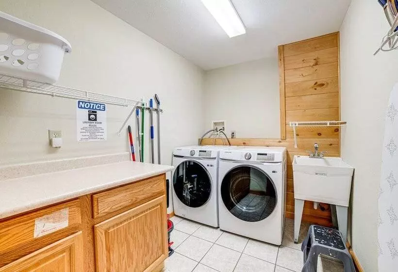 Romantic Afton Escape W/ Fire Pit & Scenic Views