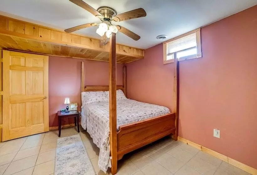 Romantic Afton Escape W/ Fire Pit & Scenic Views