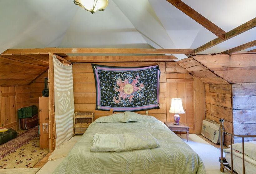 Secluded Cohasset Home W/ Pool & Screened Porch!