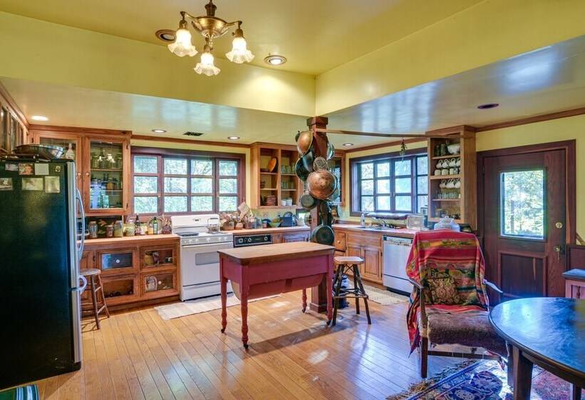 Secluded Cohasset Home W/ Pool & Screened Porch!