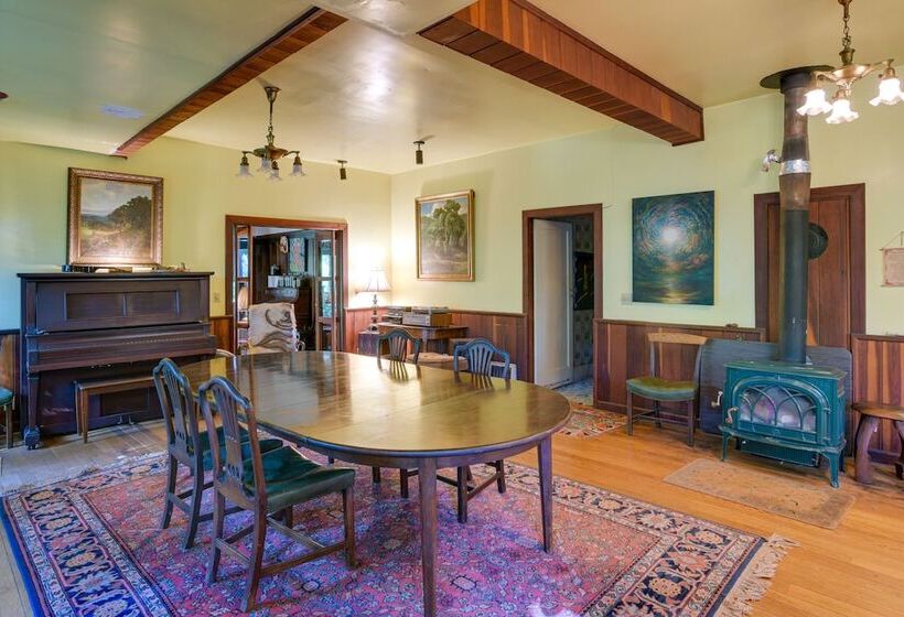 Secluded Cohasset Home W/ Pool & Screened Porch!