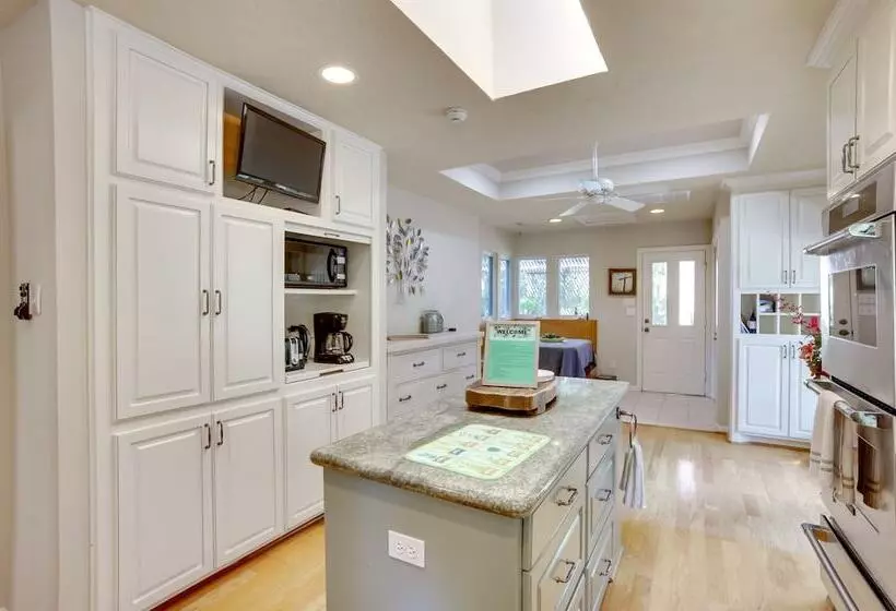 Serene + Spacious Spring Home W/ Forest Views!