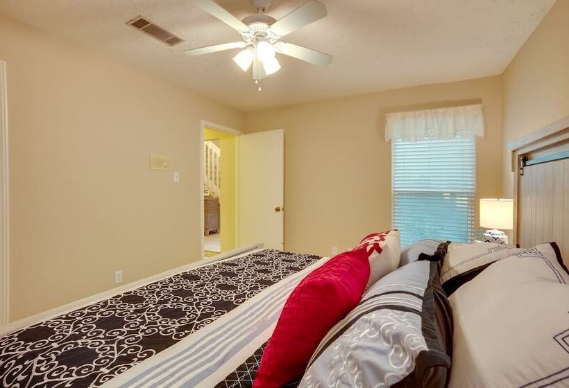 Serene + Spacious Spring Home W/ Forest Views!