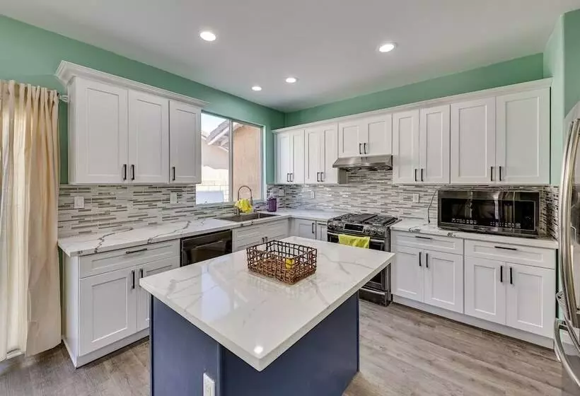 Spacious Lake Elsinore Home W/ Pool & Hot Tub!