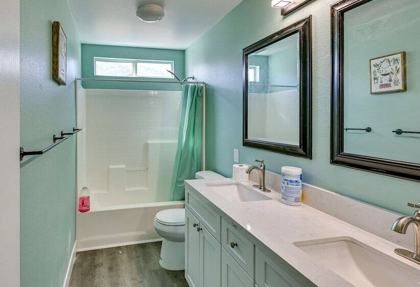 Spacious Lake Elsinore Home W/ Pool & Hot Tub!