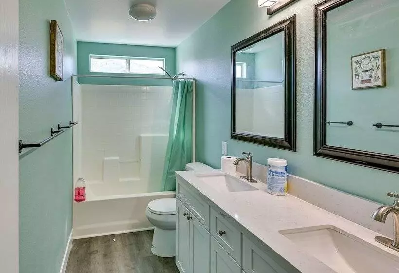 Spacious Lake Elsinore Home W/ Pool & Hot Tub!