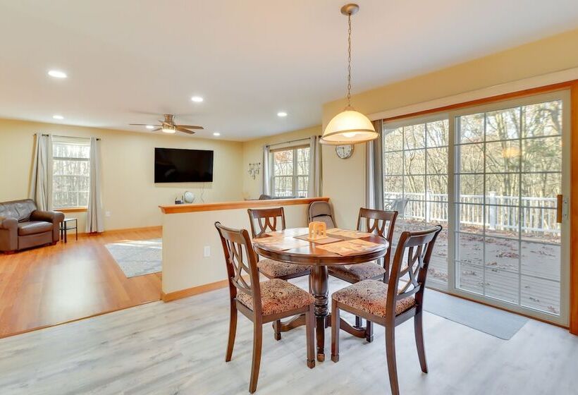 Spacious Poconos Home ~ 12 Mi To Camelback Resort!