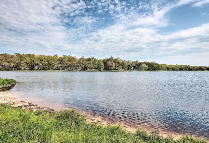 Spacious Poconos Home ~ 12 Mi To Camelback Resort!