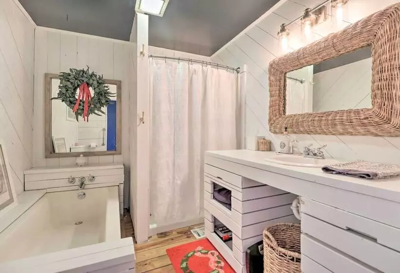 The Chalet On Sinclair  W/ Private Dock & Kayaks!