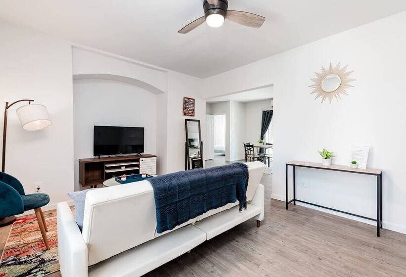 Two Stylish 2br Apt Cozysuites W Parking