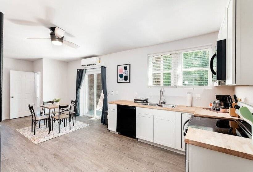 Two Stylish 2br Apt Cozysuites W Parking