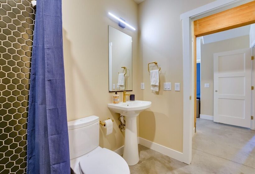 Unique Grand Junction Guest Suite W/ Gas Fire Pit!