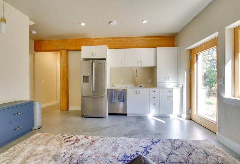 Unique Grand Junction Guest Suite W/ Gas Fire Pit!