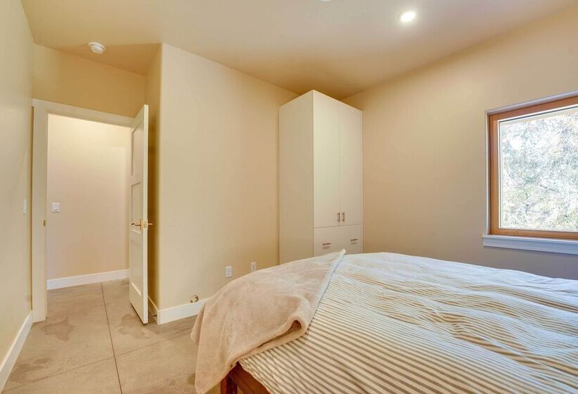 Unique Grand Junction Guest Suite W/ Gas Fire Pit!