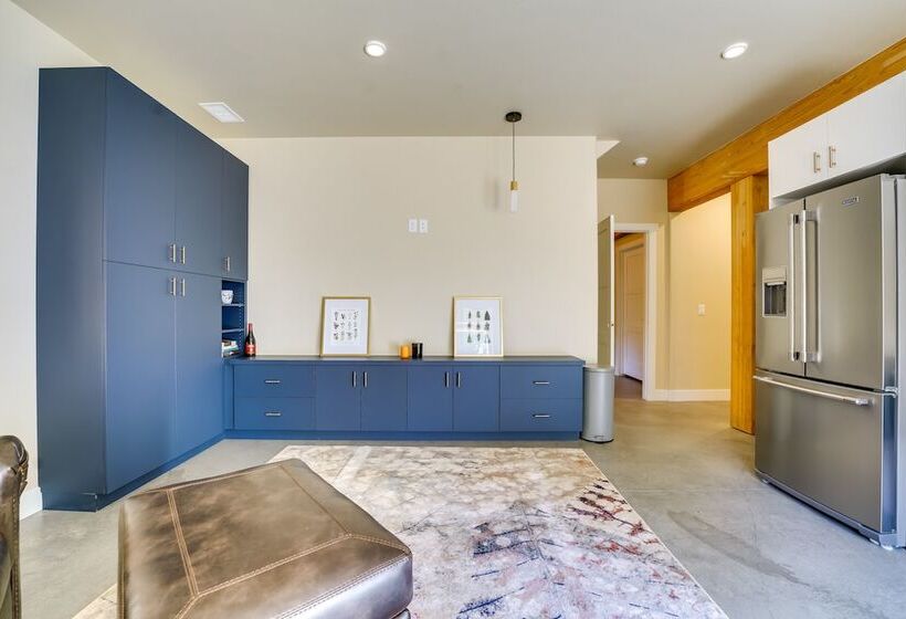 Unique Grand Junction Guest Suite W/ Gas Fire Pit!