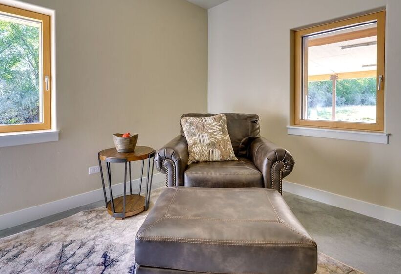 Unique Grand Junction Guest Suite W/ Gas Fire Pit!