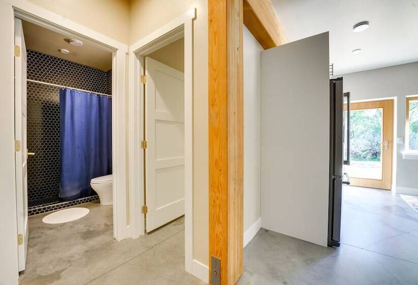 Unique Grand Junction Guest Suite W/ Gas Fire Pit!