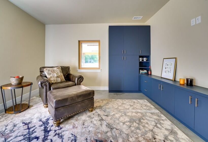 Unique Grand Junction Guest Suite W/ Gas Fire Pit!