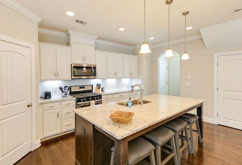 Updated Hendersonville Home W/ Fireplace!