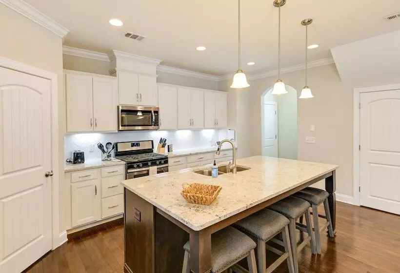Updated Hendersonville Home W/ Fireplace!
