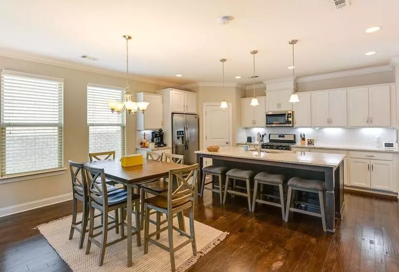 Updated Hendersonville Home W/ Fireplace!