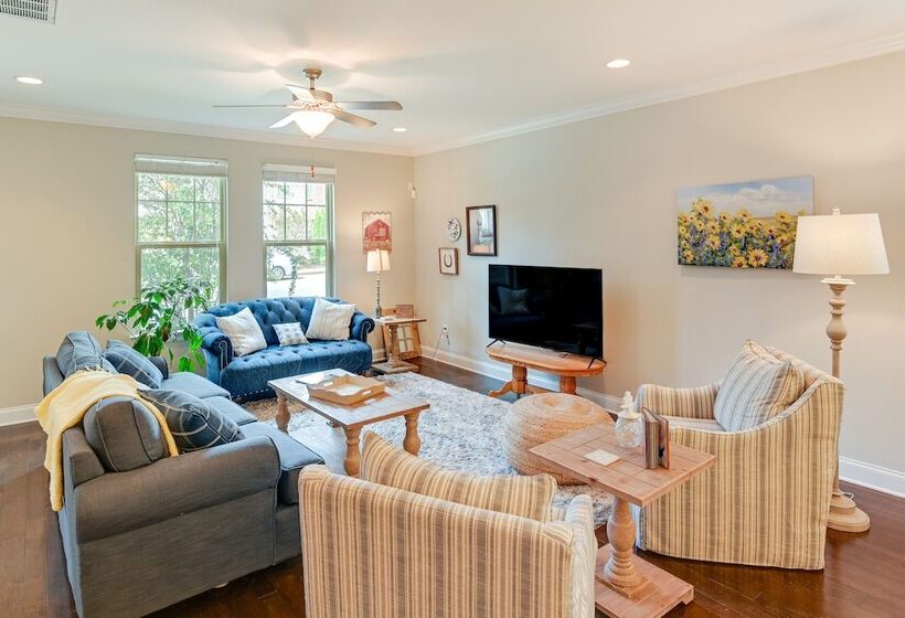 Updated Hendersonville Home W/ Fireplace!