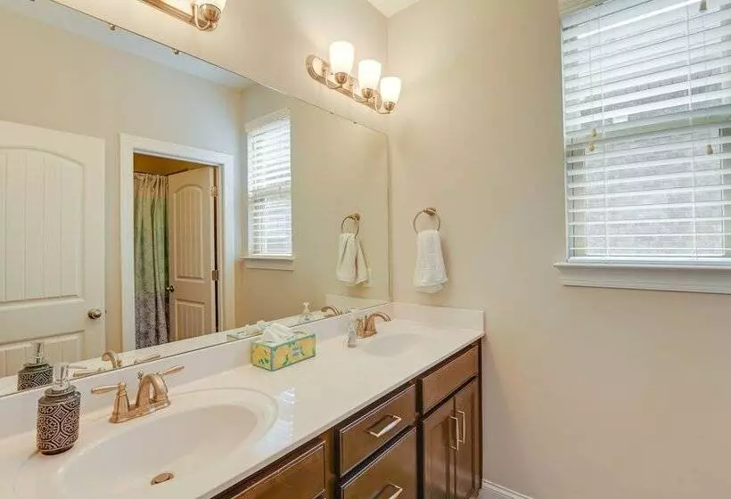 Updated Hendersonville Home W/ Fireplace!