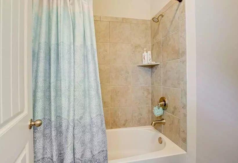 Updated Hendersonville Home W/ Fireplace!