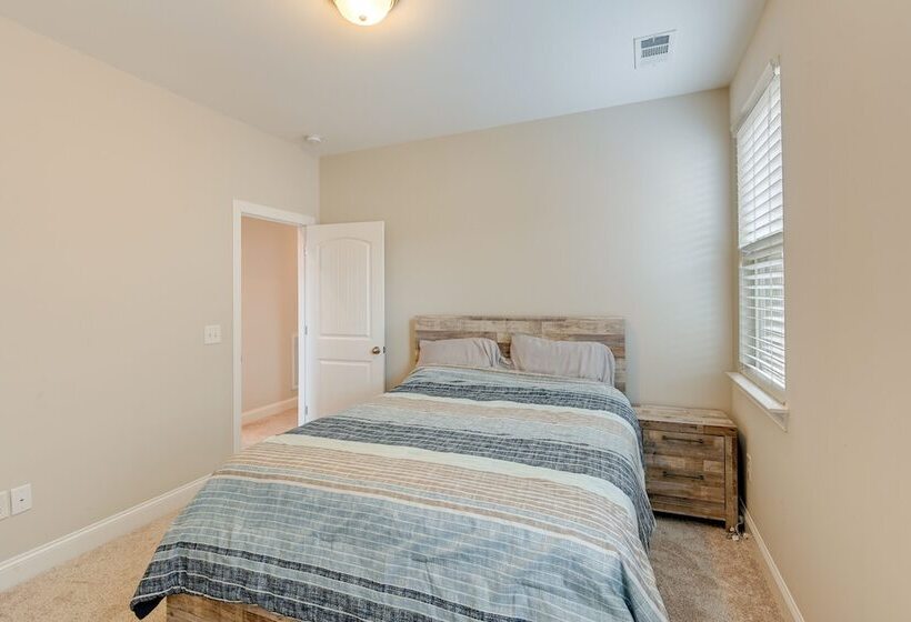 Updated Hendersonville Home W/ Fireplace!