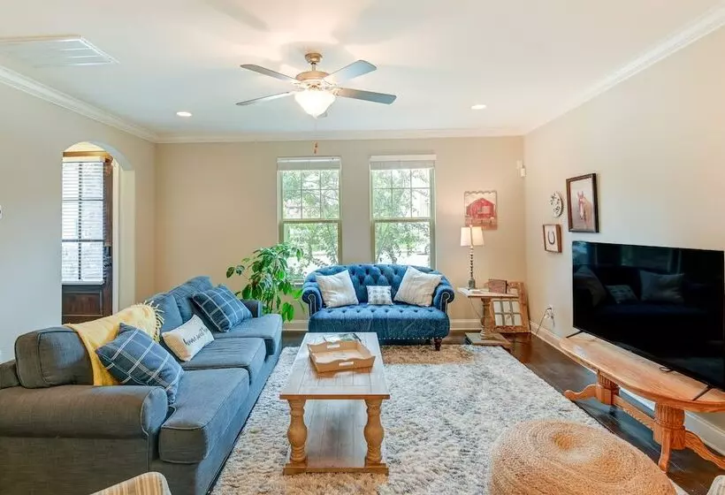 Updated Hendersonville Home W/ Fireplace!