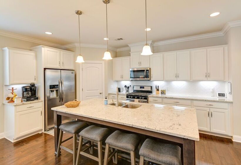 Updated Hendersonville Home W/ Fireplace!