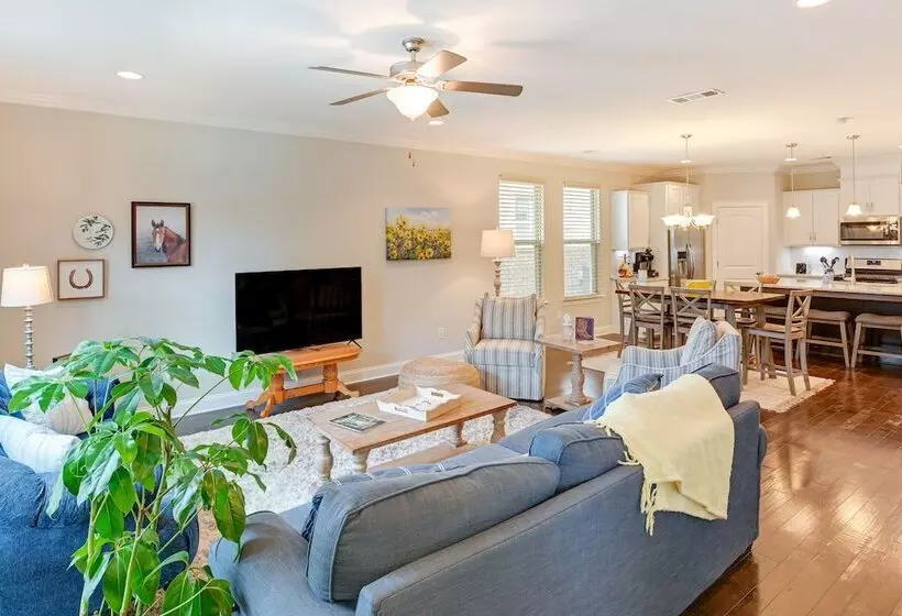 Updated Hendersonville Home W/ Fireplace!