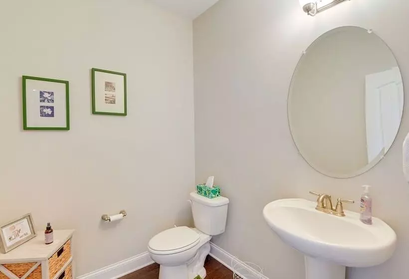 Updated Hendersonville Home W/ Fireplace!