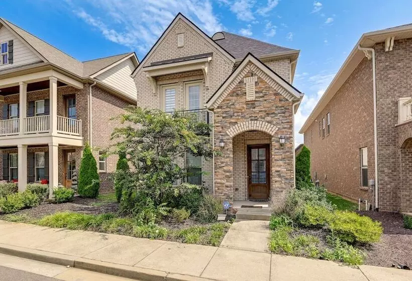 Updated Hendersonville Home W/ Fireplace!