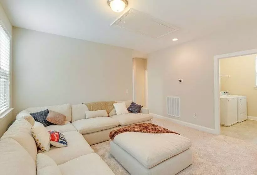 Updated Hendersonville Home W/ Fireplace!