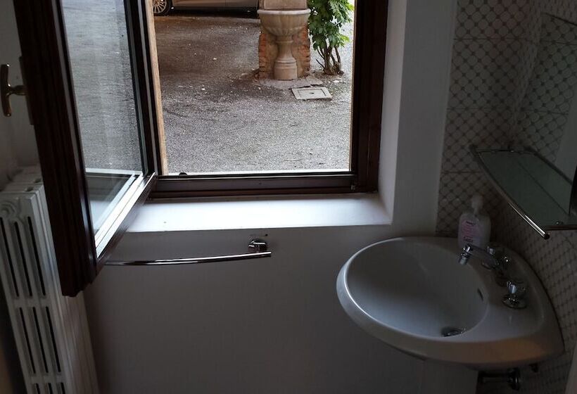 פונדק Palazzo Barbò