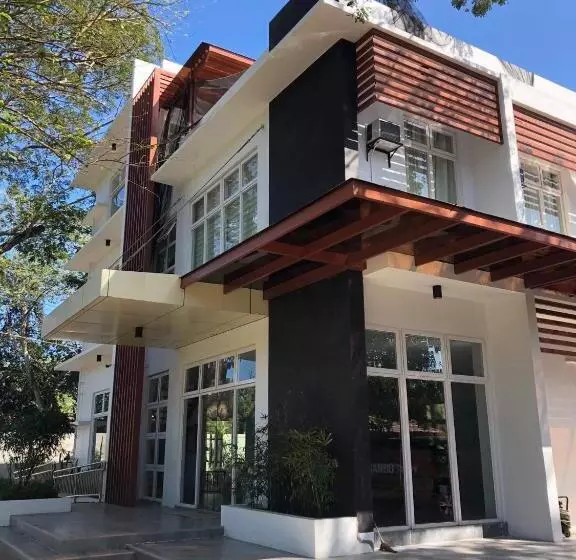 ホテル Bambu Suites