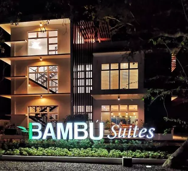 ホテル Bambu Suites