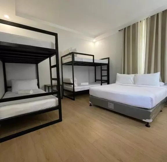 ホテル Bambu Suites