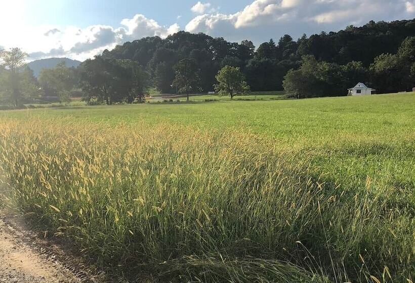فندق Cottages At Julep Farms