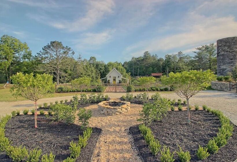 فندق Cottages At Julep Farms