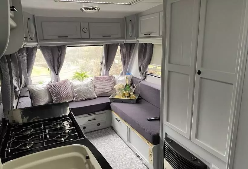 Hotelli Rostrevorvalley Caravan Experience Private Hottub