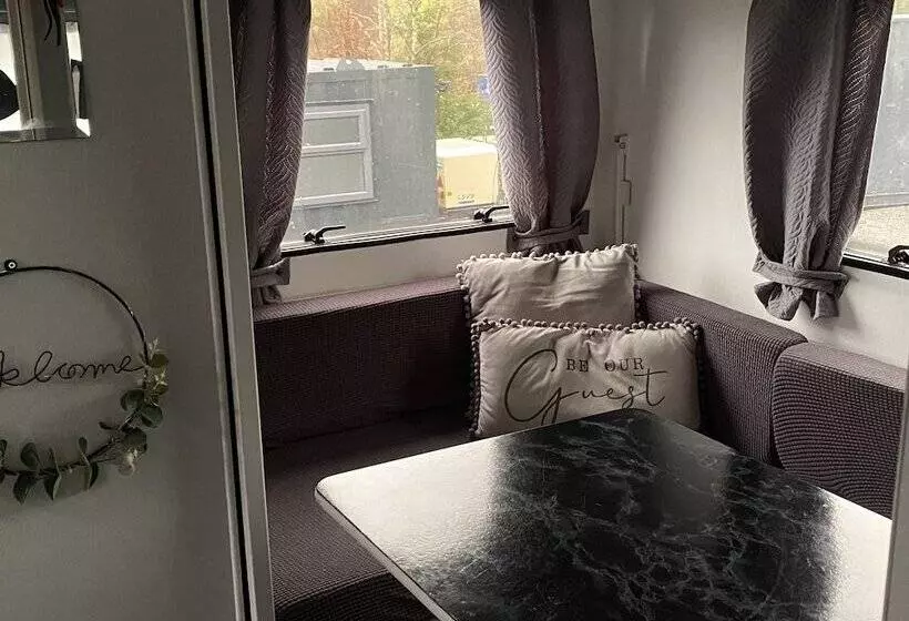 Hotelli Rostrevorvalley Caravan Experience Private Hottub