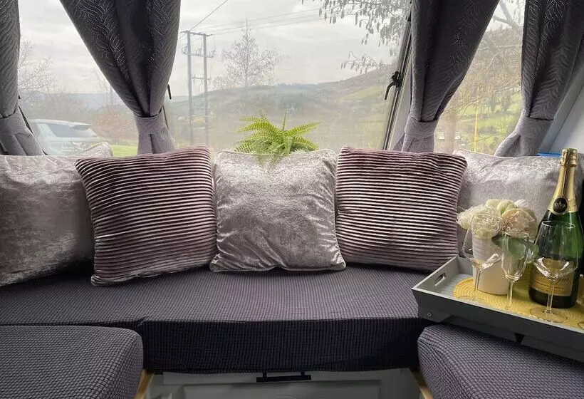 Hotelli Rostrevorvalley Caravan Experience Private Hottub