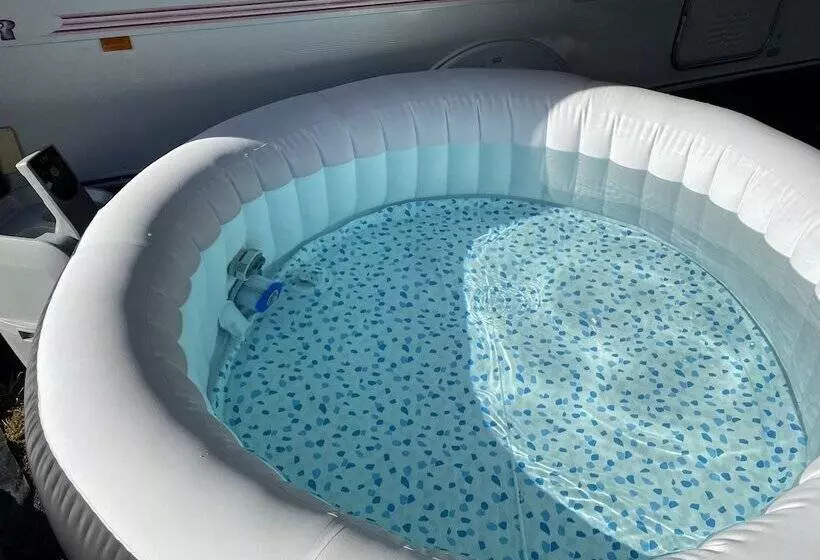 Hotelli Rostrevorvalley Caravan Experience Private Hottub