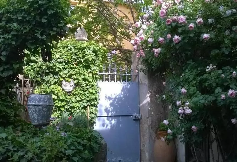 ペンション Au Puits De La Fontaine