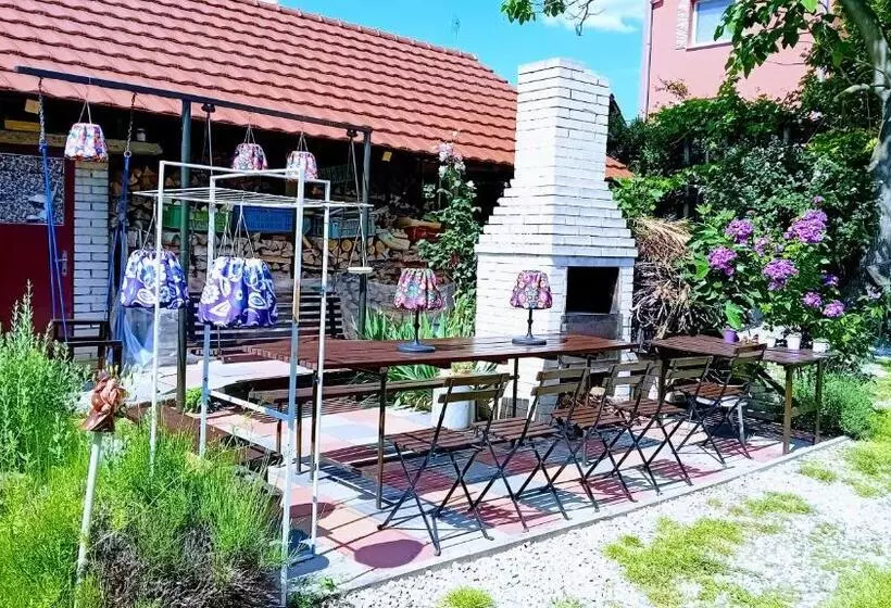 Majatalo Penzión Vilka Podhájčanka