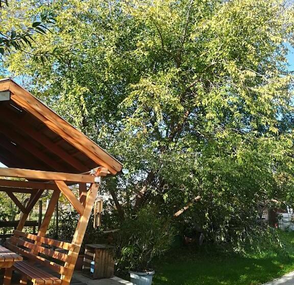 ペンション Vár Liget Vendégház